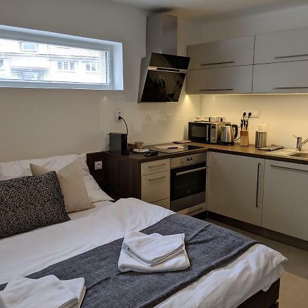Ap10 - Apartments 4U Brezinova "Overnight Simply" Hradec Kralove Exterior foto