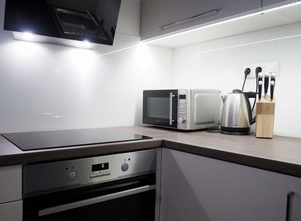 Ap10 - Apartments 4U Brezinova "Overnight Simply" Hradec Kralove Exterior foto