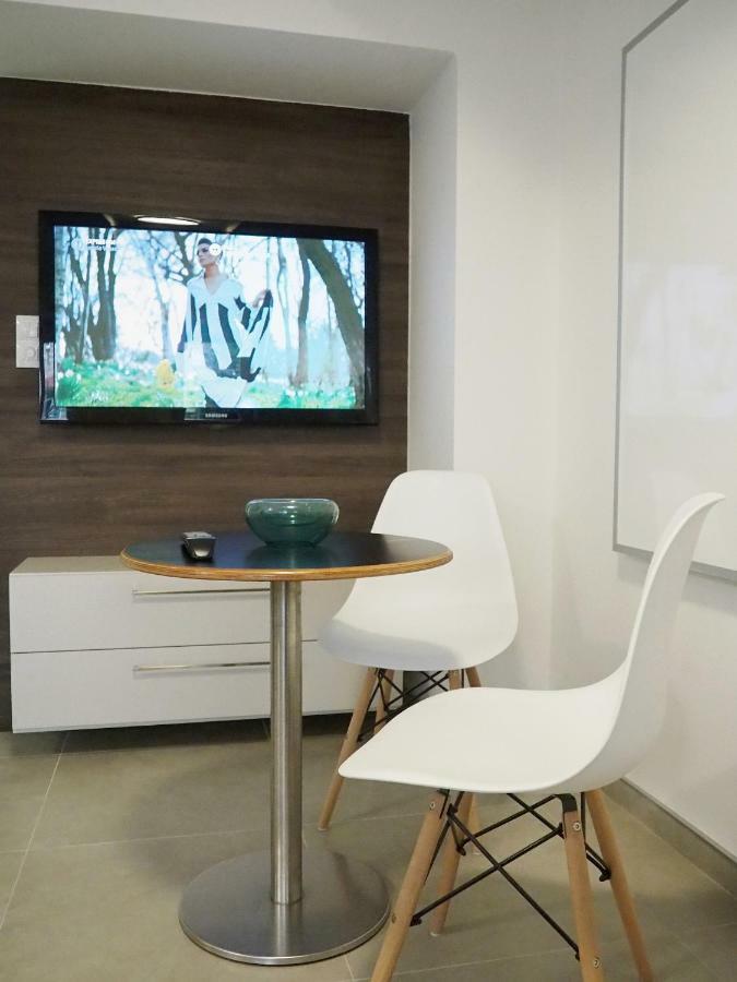 Ap10 - Apartments 4U Brezinova "Overnight Simply" Hradec Kralove Exterior foto