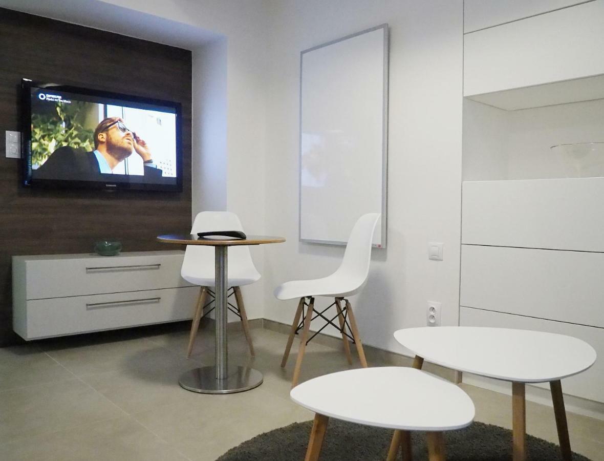 Ap10 - Apartments 4U Brezinova "Overnight Simply" Hradec Kralove Exterior foto