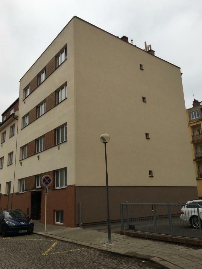 Ap10 - Apartments 4U Brezinova "Overnight Simply" Hradec Kralove Exterior foto