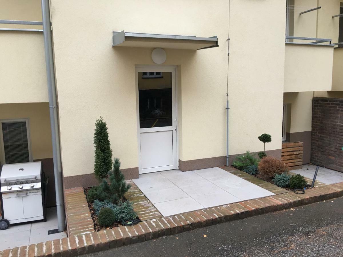 Ap10 - Apartments 4U Brezinova "Overnight Simply" Hradec Kralove Exterior foto
