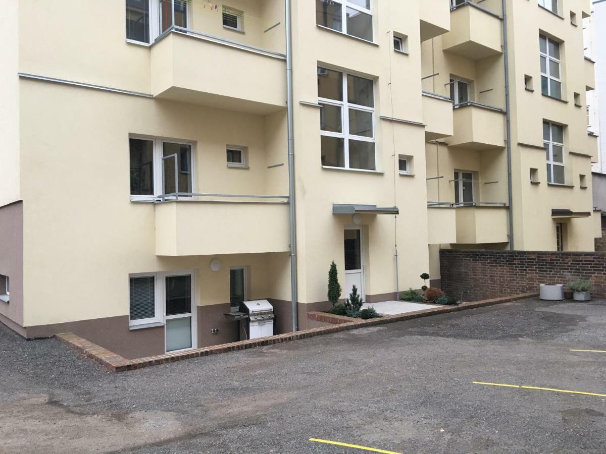 Ap10 - Apartments 4U Brezinova "Overnight Simply" Hradec Kralove Exterior foto