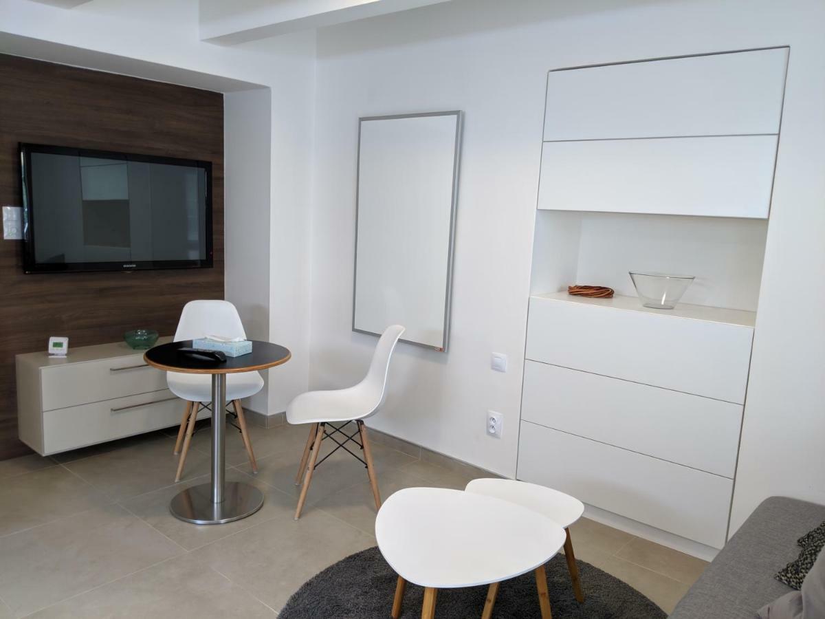 Ap10 - Apartments 4U Brezinova "Overnight Simply" Hradec Kralove Exterior foto