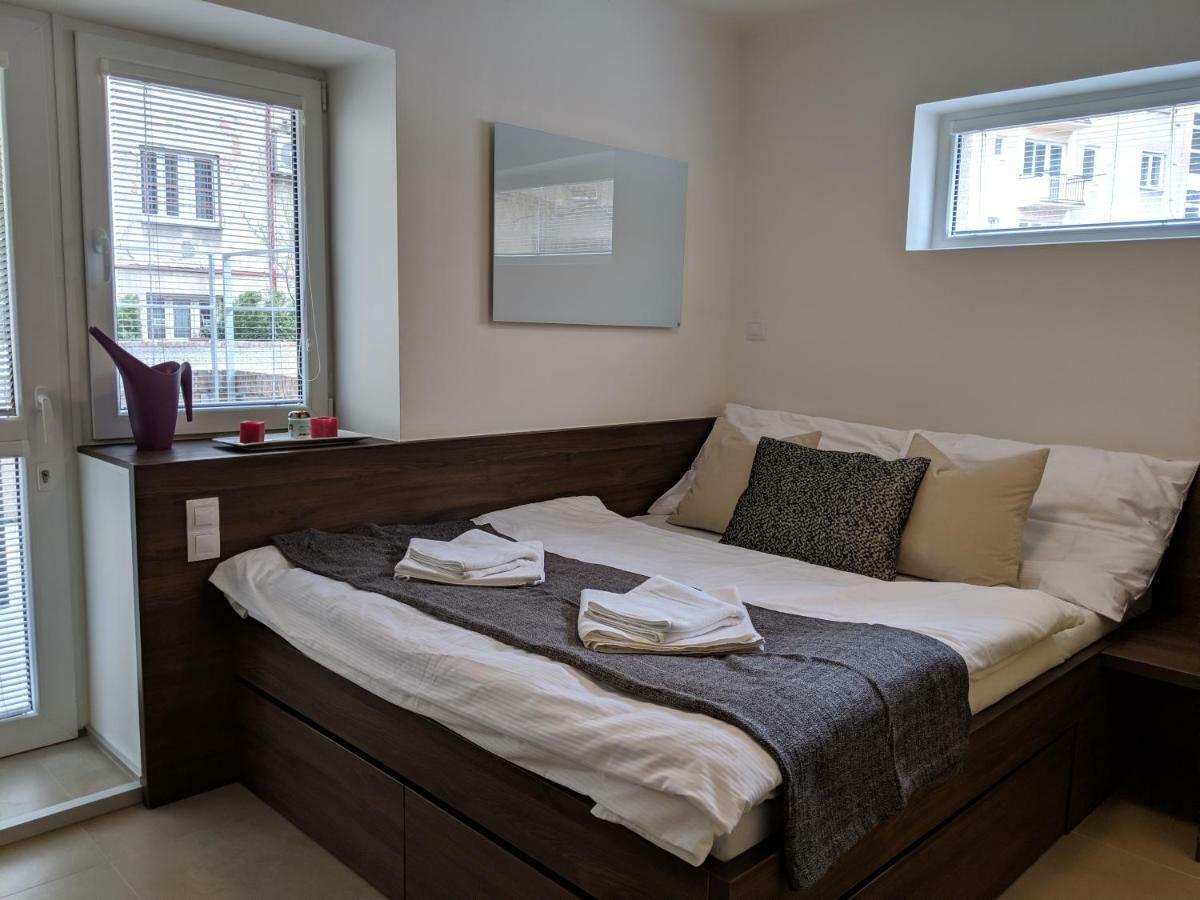 Ap10 - Apartments 4U Brezinova "Overnight Simply" Hradec Kralove Exterior foto