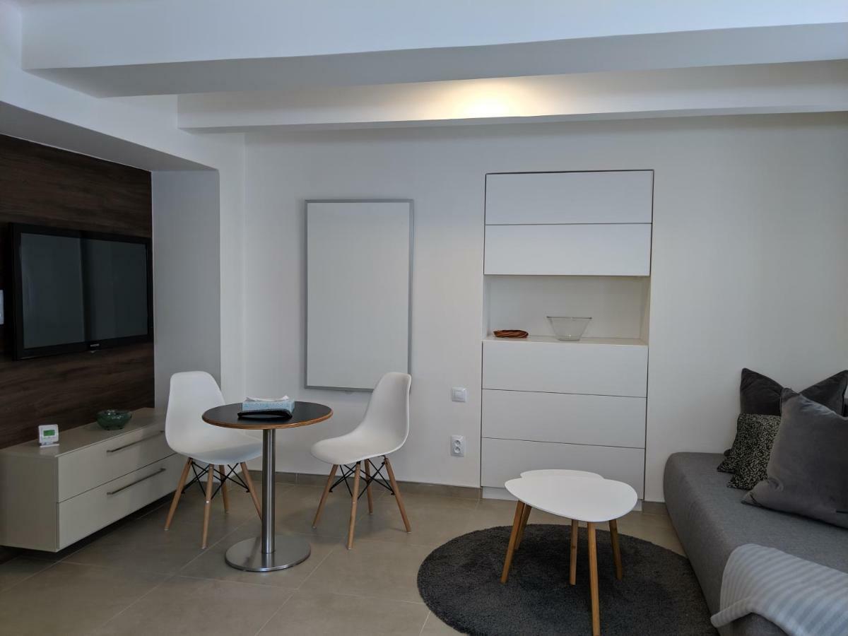 Ap10 - Apartments 4U Brezinova "Overnight Simply" Hradec Kralove Exterior foto
