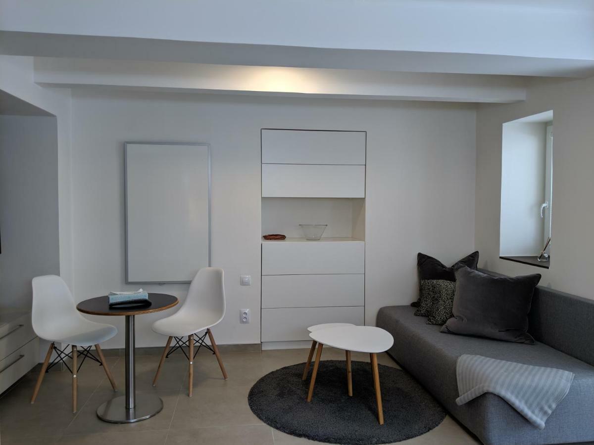 Ap10 - Apartments 4U Brezinova "Overnight Simply" Hradec Kralove Exterior foto