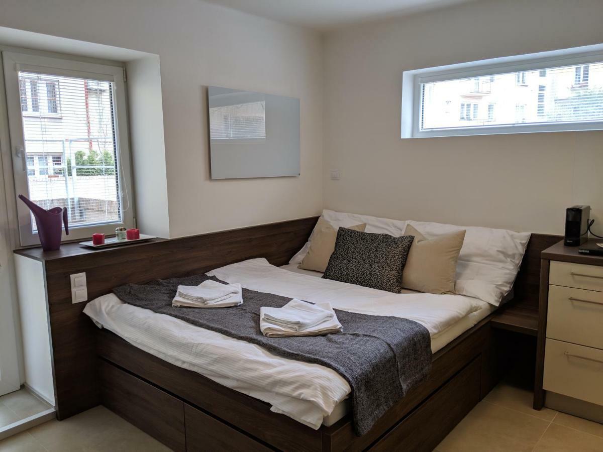 Ap10 - Apartments 4U Brezinova "Overnight Simply" Hradec Kralove Exterior foto
